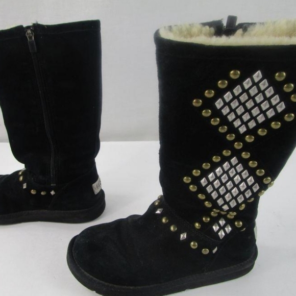 Ugg Avondale boots black with stud design size 7 - Picture 1 of 7